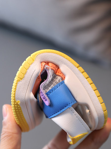 Нов модел сандали от еко кожа тип маратонка