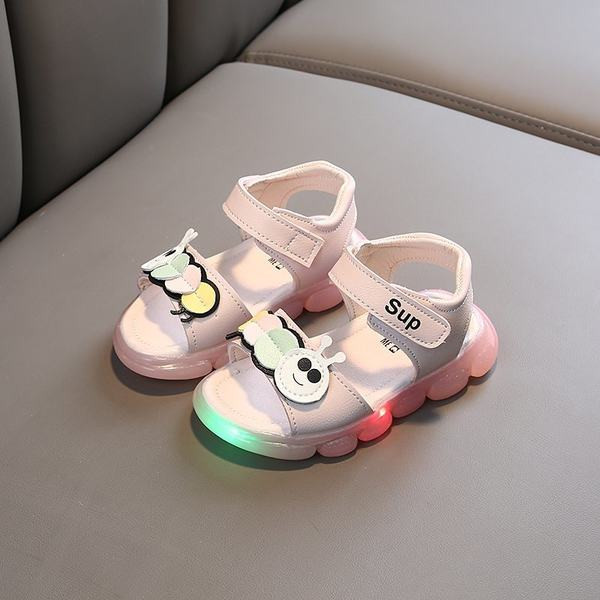 Laste helendavad plaastrite ja lameda tallaga sandaalid