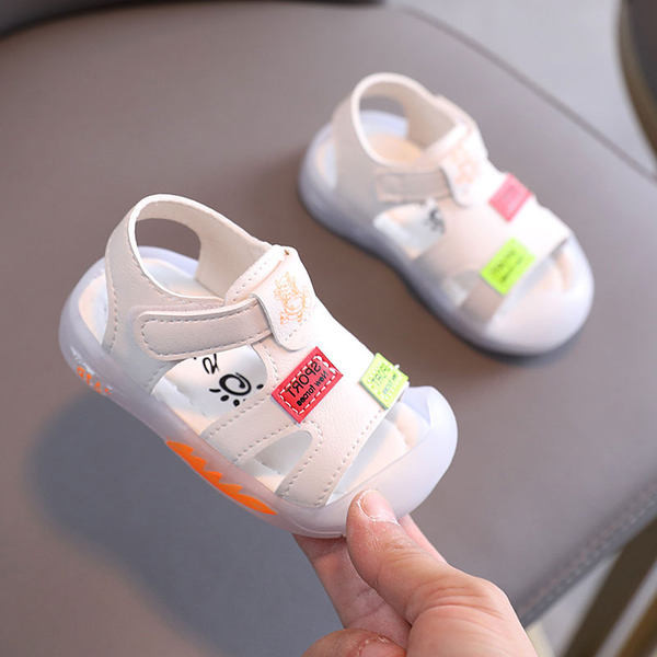 Moodsad pehme tallaga laste sandaalid poistele