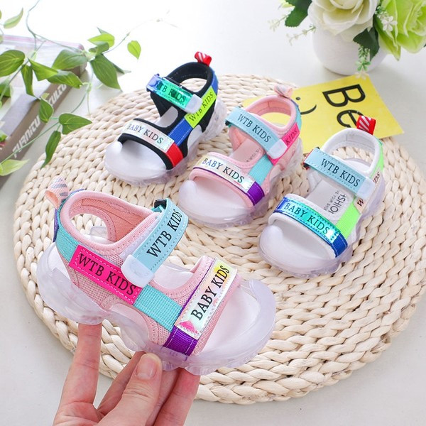 Világító gyerekszandál lányoknak és fiúknak felirattal
