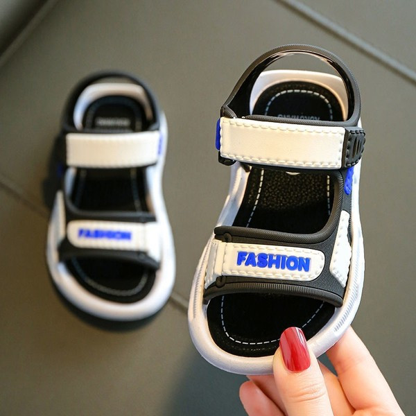 Gyerekszandál fiúknak folttal és lapos talppal