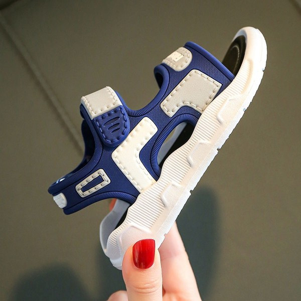 Gyerekszandál fiúknak folttal és lapos talppal