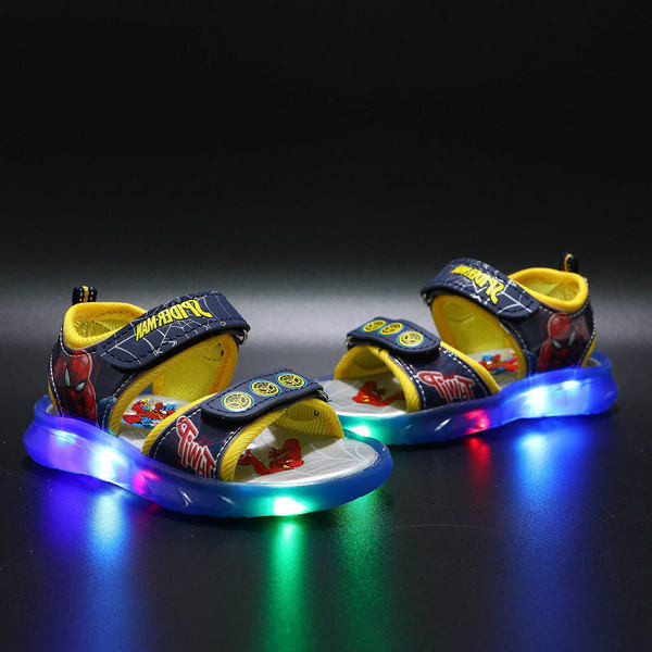 Új gyerekszandál modell világító talppal fiúknak
