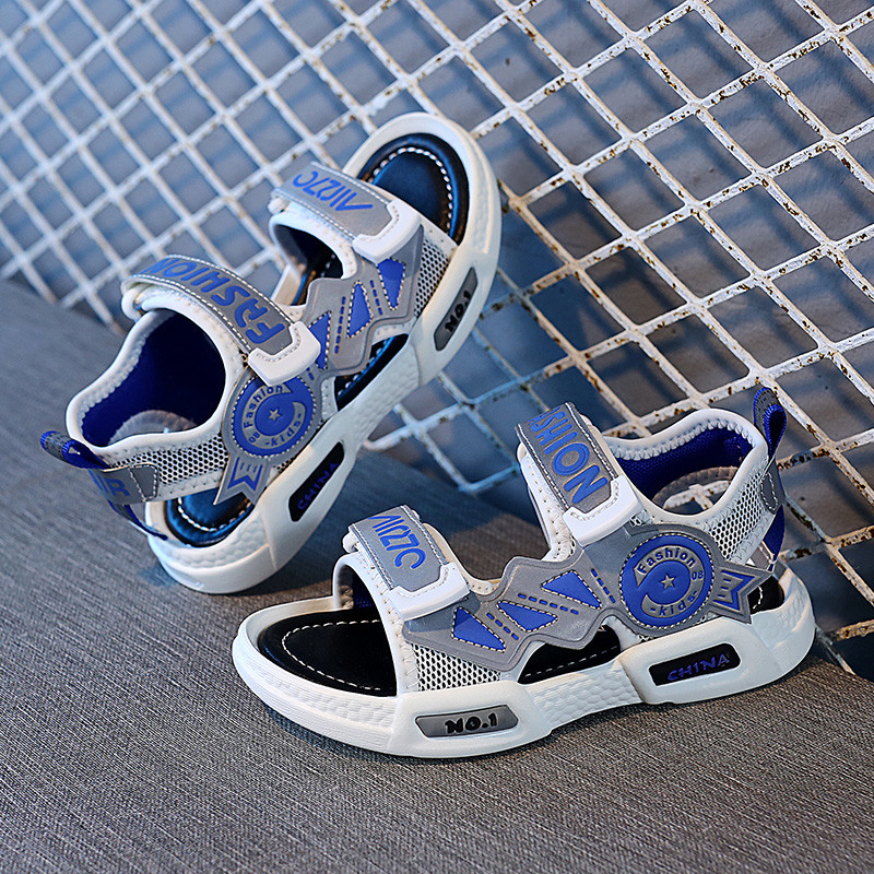 Alkalmi fiú szandál feliratokkal és tépőzárral