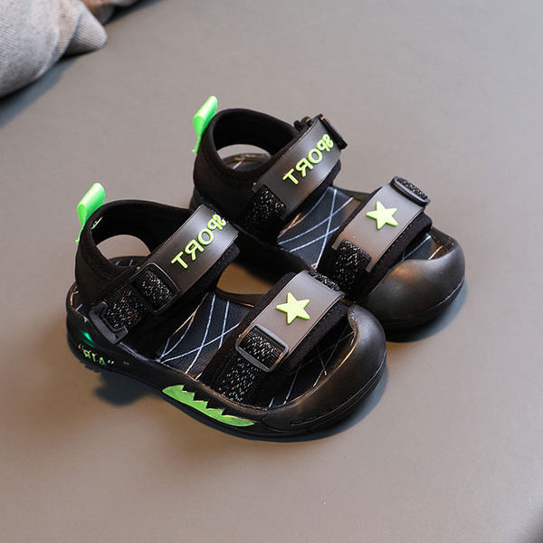 Nyári alkalmi szandál tépőzáras foltokkal fiúknak