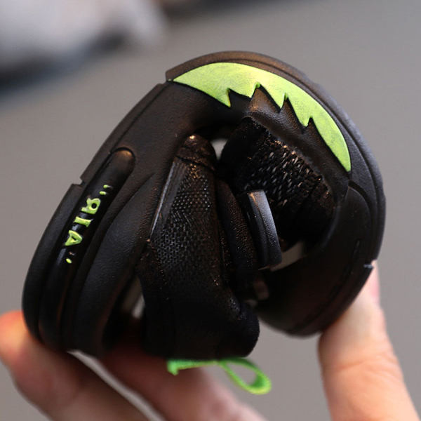 Nyári alkalmi szandál tépőzáras foltokkal fiúknak