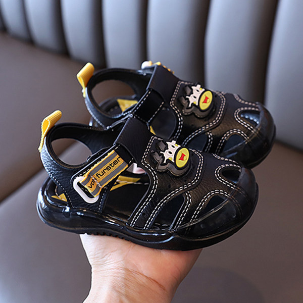 Дамски сандали с апликация и изкуствена кожа