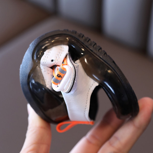 Дамски сандали с апликация и изкуствена кожа