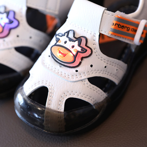 Дамски сандали с апликация и изкуствена кожа