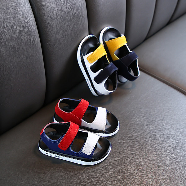 Детски сандали за момчета  с лепенки и равна подметка