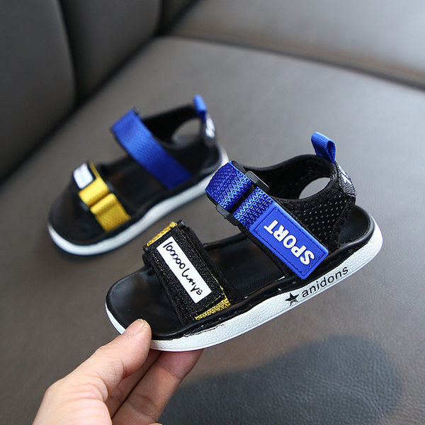 Ежедневни детски сандали с равна подметка  и лепенки 