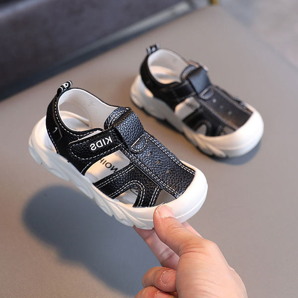 Jauns bērnu sandaļu modelis no eko ādas ar velcro ielāpiem zēniem