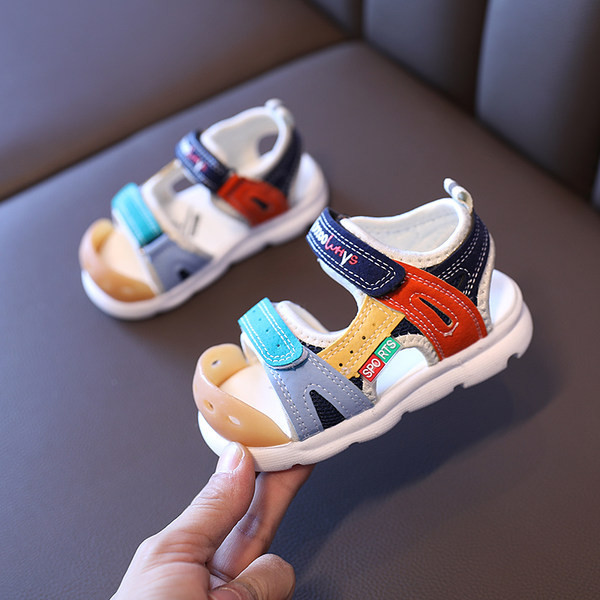 Детски сандали подходящи за момчета и момичета 