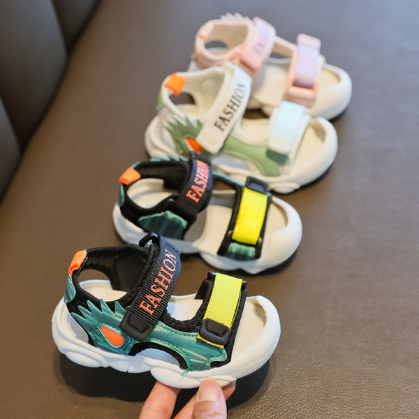 Bērnu sandales zēniem ar plakanām zolēm un ielāpiem