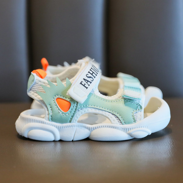 Bērnu sandales zēniem ar plakanām zolēm un ielāpiem