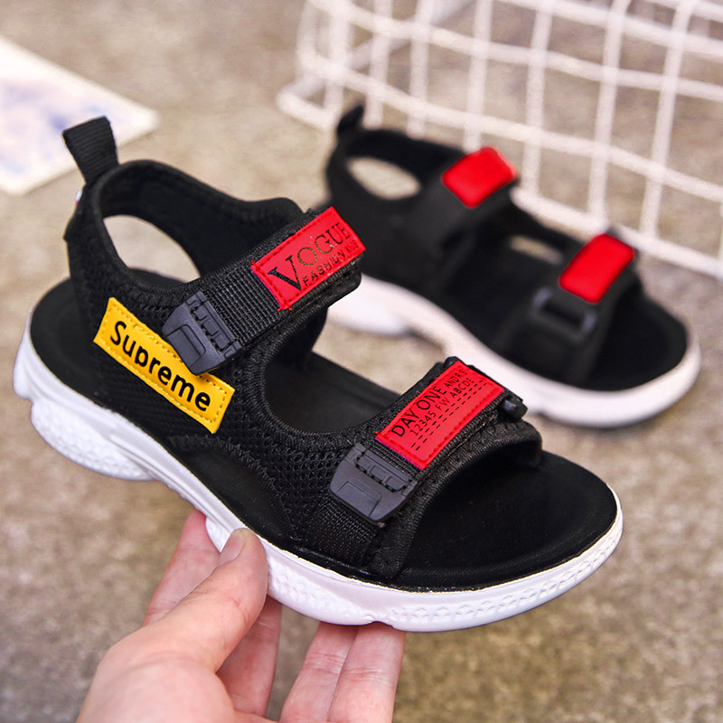 Uue mudeli takjapaeladega suvised sandaalid poistele