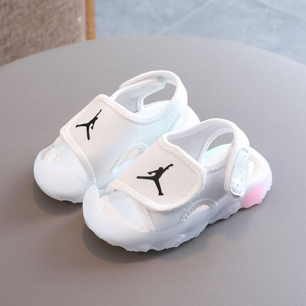 Mitmes värvitoonis vabaaja takjakinnitusega laste sandaalid