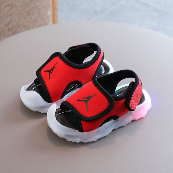 Mitmes värvitoonis vabaaja takjakinnitusega laste sandaalid