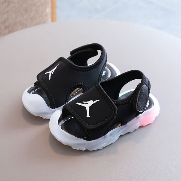 Mitmes värvitoonis vabaaja takjakinnitusega laste sandaalid