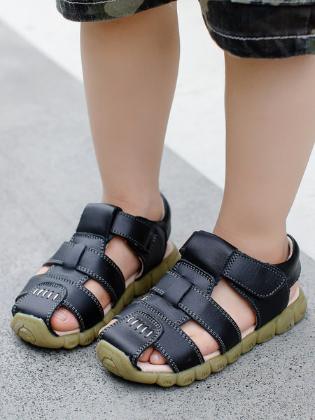 Poistele sobivad plaastritega nahast sandaalid