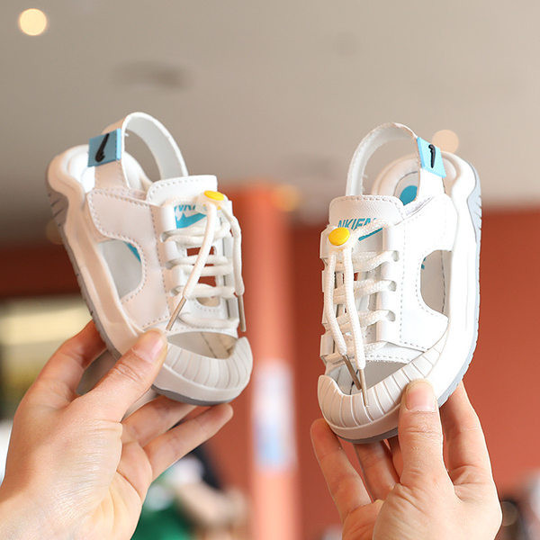 Gyermek műbőr szandál fűzővel