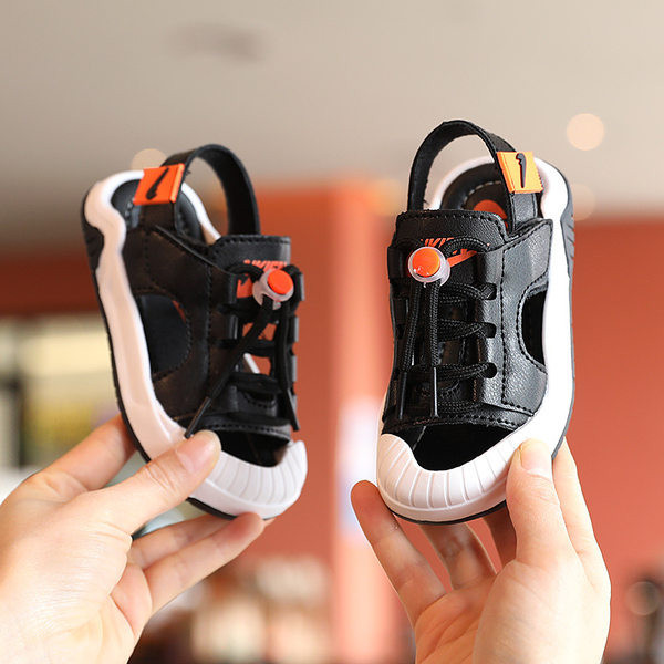 Gyermek műbőr szandál fűzővel