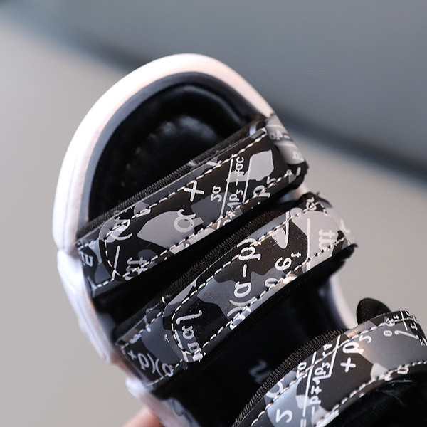 Matricás gyerekszandál fiúknak