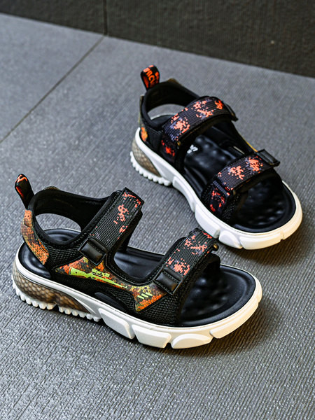 Gyermek szandál tépőzárral és durva talppal