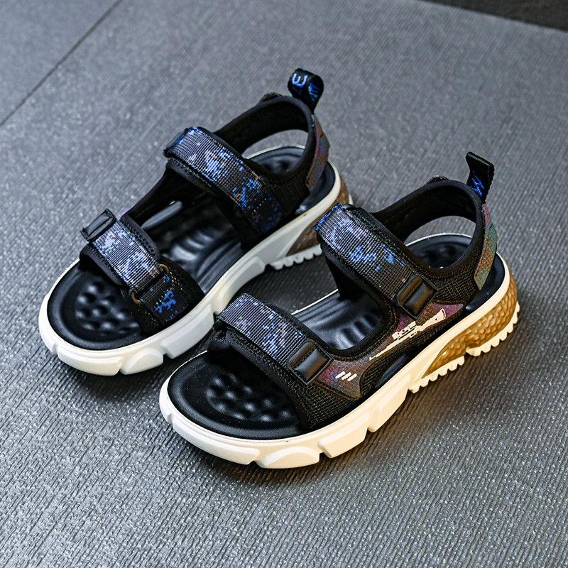 Gyermek szandál tépőzárral és durva talppal