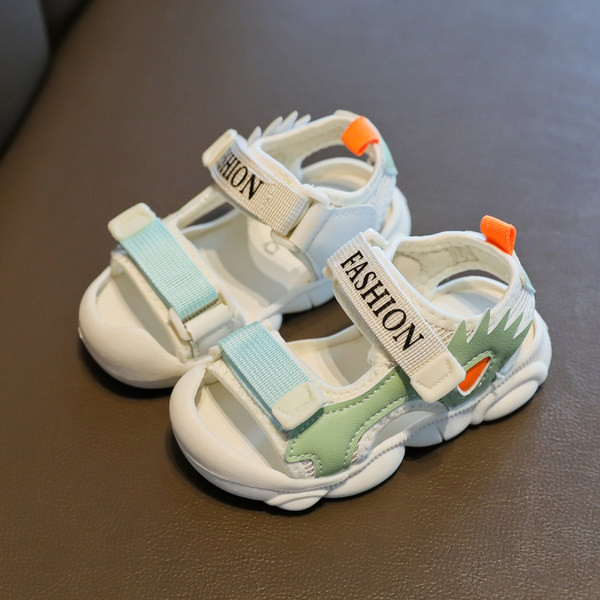 Alkalmi gyerekszandál foltokkal és lapos talppal fiúknak és lányoknak