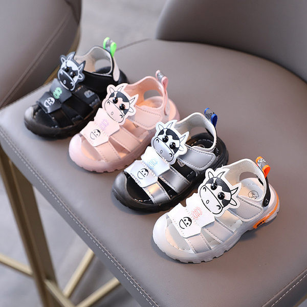 Gyermek szandál matricákkal és rátéttel, két színben, fiúknak megfelelő