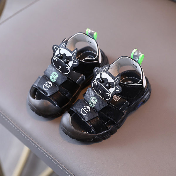 Gyermek szandál matricákkal és rátéttel, két színben, fiúknak megfelelő
