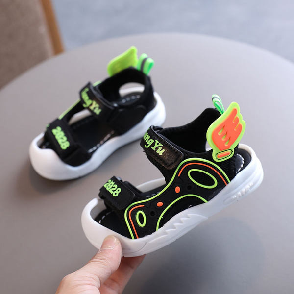 Gyermekszandál új modellje 3D elemmel, több színben