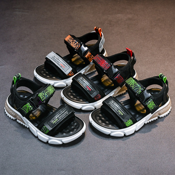 Új modell nyári szandál fiúknak, rátéttel