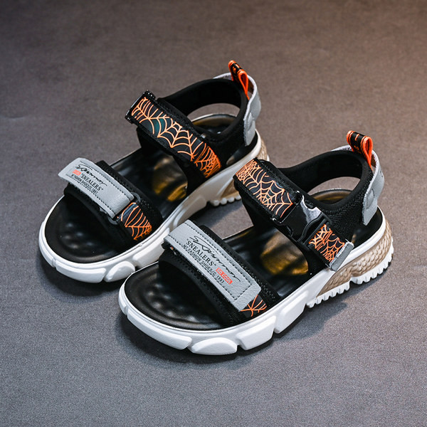 Új modell nyári szandál fiúknak, rátéttel