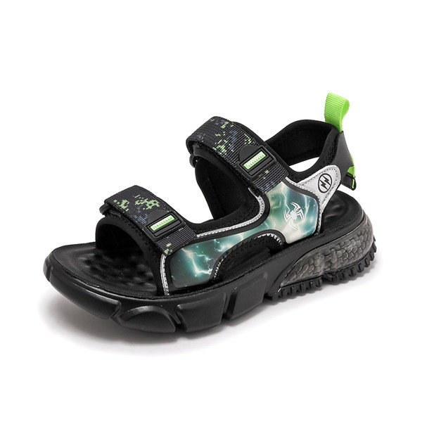 Nyári fiú szandál új modellje foltokkal és durva talppal