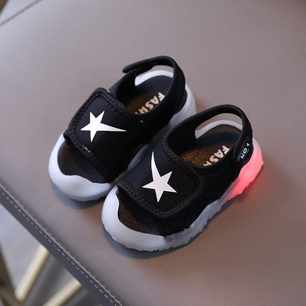 Fiúknak megfelelő matricás textilszandál