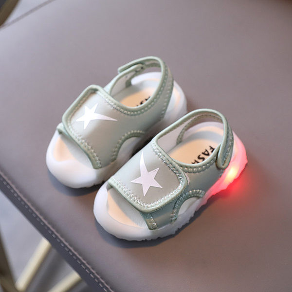 Fiúknak megfelelő matricás textilszandál