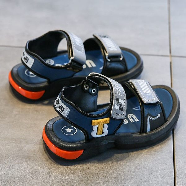 Gyerekszandál fiúknak folttal és lapos talppal