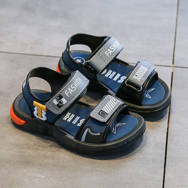 Gyerekszandál fiúknak folttal és lapos talppal