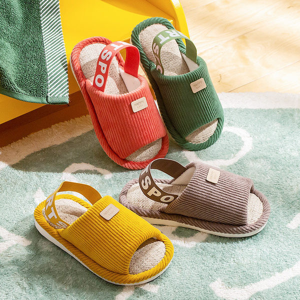 Feliratos csúszásmentes gyerekszandál