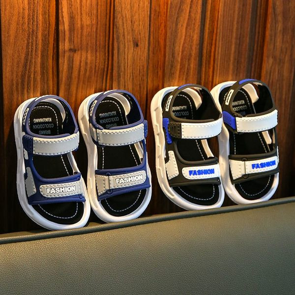 Alkalmi gyerekszandál fiúknak matricával