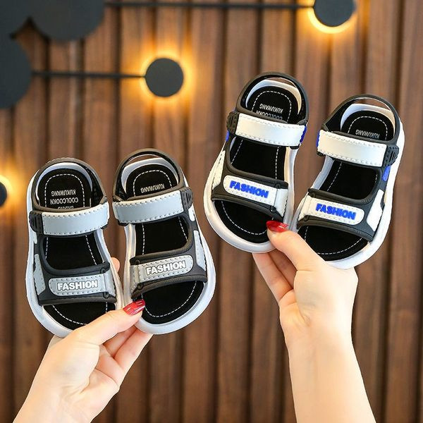 Alkalmi gyerekszandál fiúknak matricával