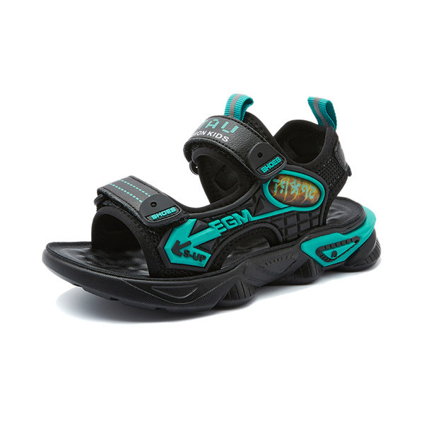 Új szandálmodell durva talpú fiúnak