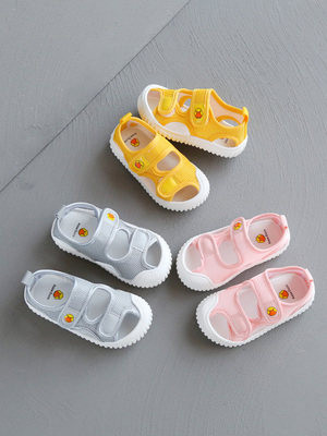 Alkalmi szandál rátéttel és tépőzáras foltokkal