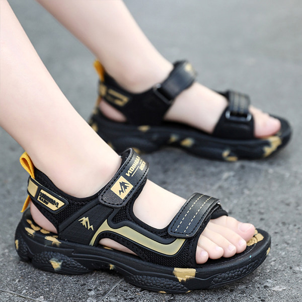 Gyermekszandál fiúknak két színben matricával