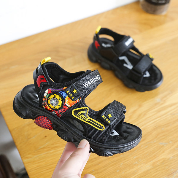 Alkalmi gyerekszandál tépőzáras foltokkal - fiúknak fekete-fehér színben