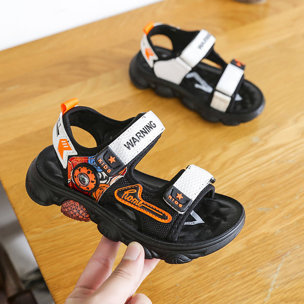 Alkalmi gyerekszandál tépőzáras foltokkal - fiúknak fekete-fehér színben