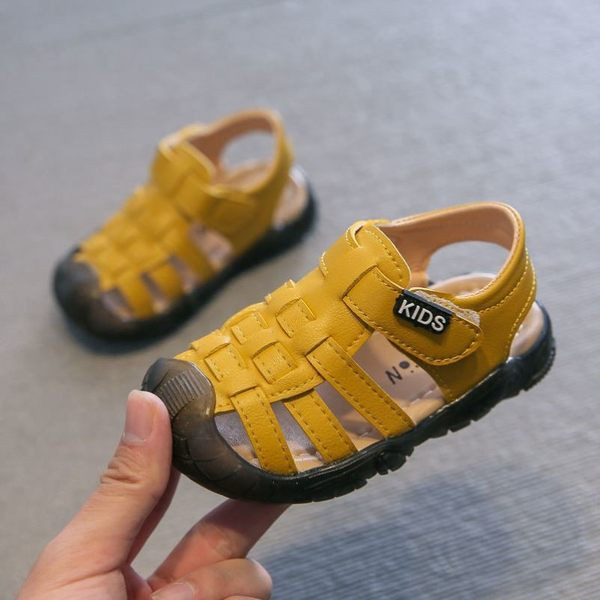 Öko bőrből készült, matricás gyerekszandál - fiúknak