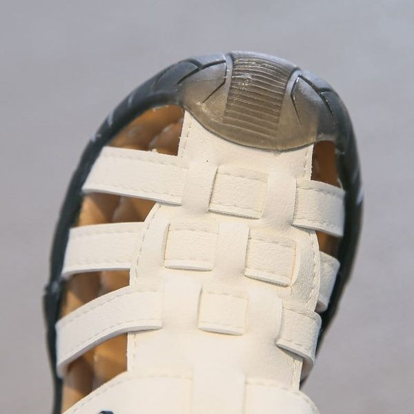 Öko bőrből készült, matricás gyerekszandál - fiúknak